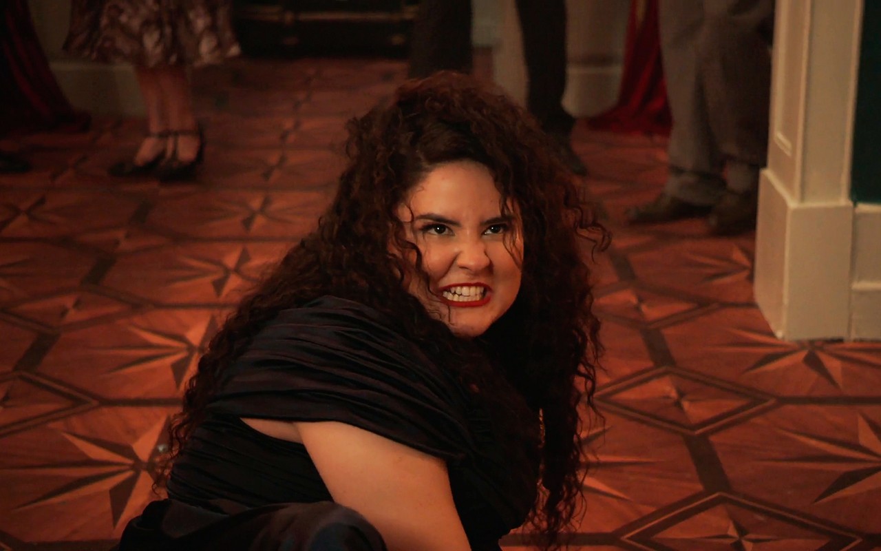 Êta Mundo Melhor!: Maria Divina começa a trabalhar no dancing e Francine a joga no chão