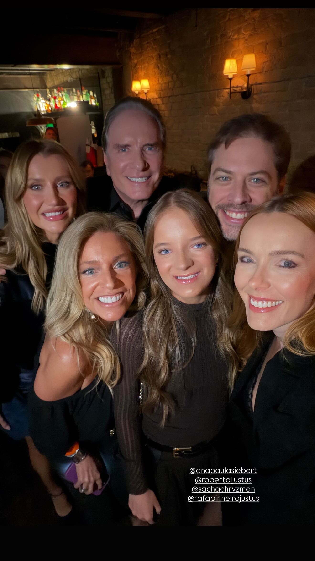 Roberto Justus surpreende ao soltar a voz em aniversário da filha: 'Arrasando'