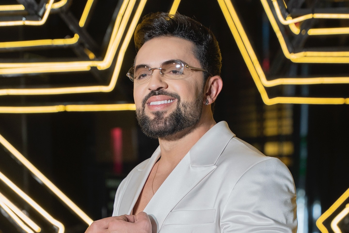 Autor de mais de 500 músicas, com vários hits, Henrique Casttro lança audiovisual com inéditas