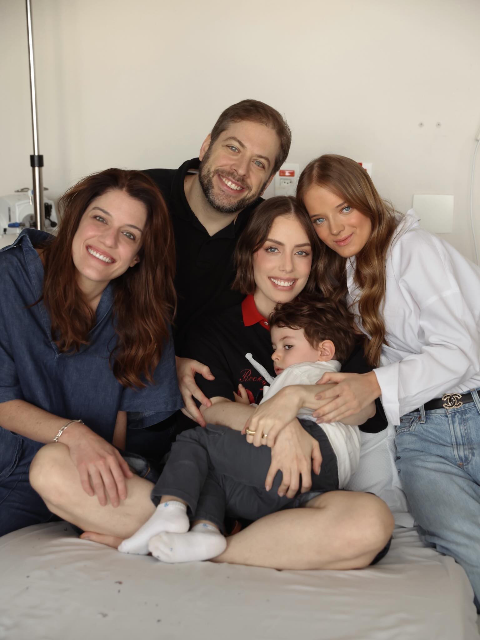 Fabiana Justus celebra fim da quimioterapia após mais de 2 anos e ganha homenagem da irmã Rafa
