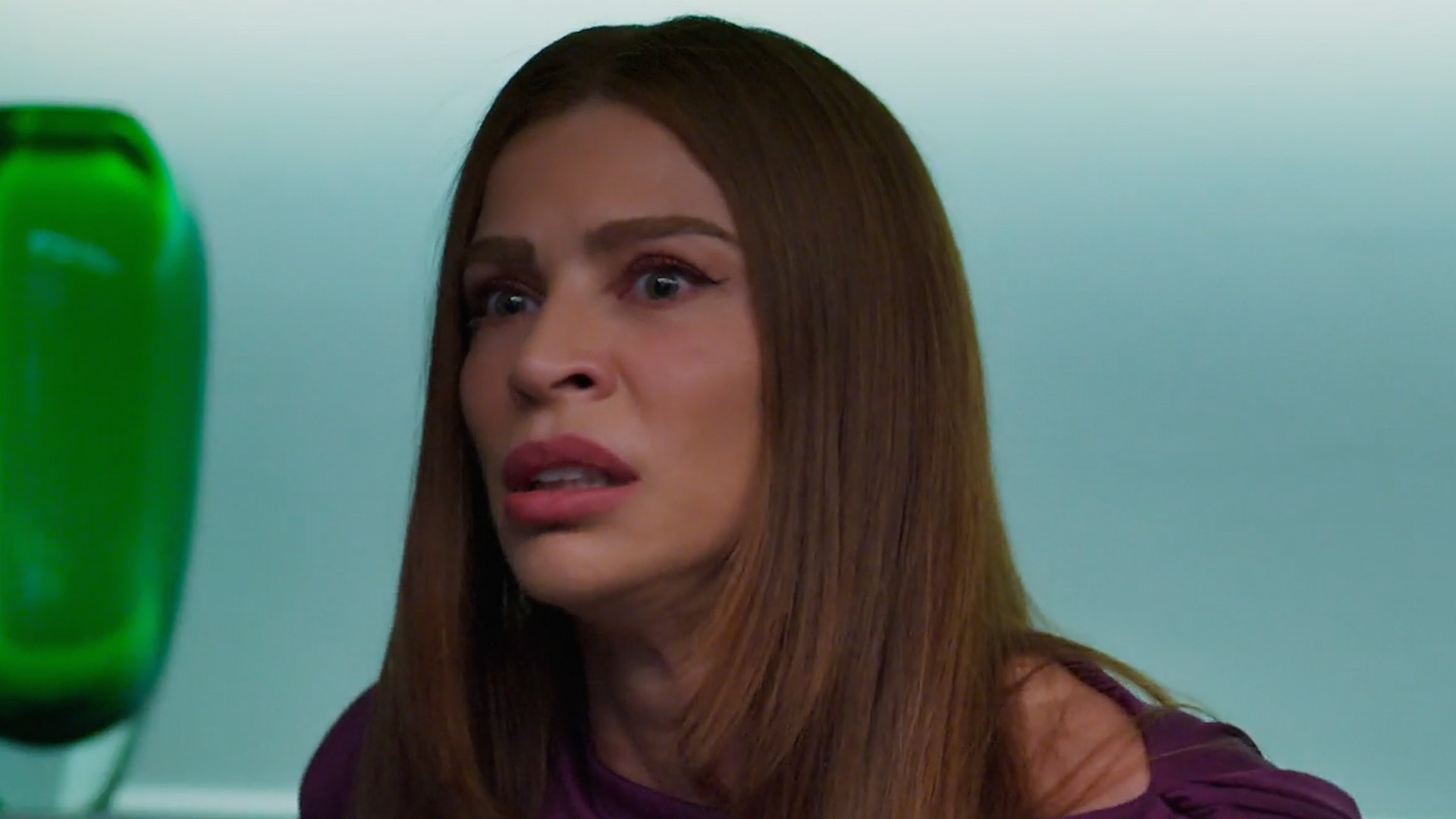 Três Graças: Arminda confronta Samira sobre Raul e dá tapa na rival