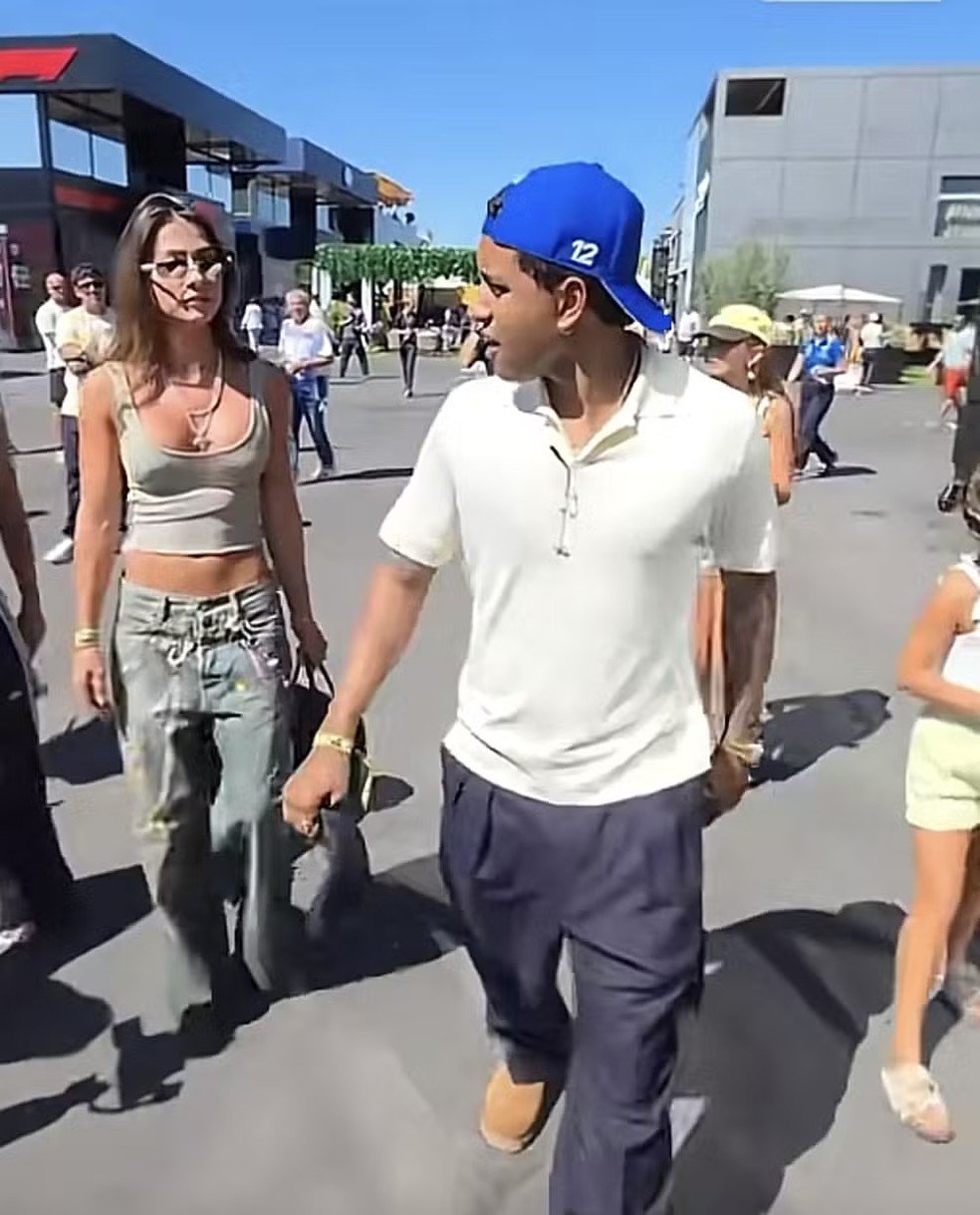 Gabriella Lenzi e Rodrygo foram flagrados lado a lado durante um treino de Fórmula 1durante rumores de namoro — Foto: Reprodução Instagram Paris Match