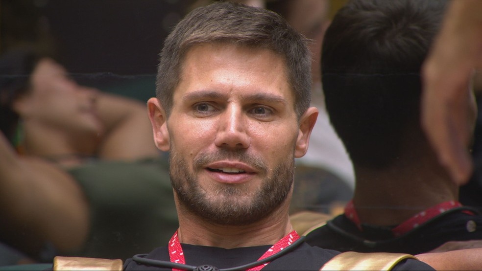 Milena repete atitude no BBB 26 e Jonas Sulzbach reclama: 'Isso aí já envolve respeito' — Foto: Globo