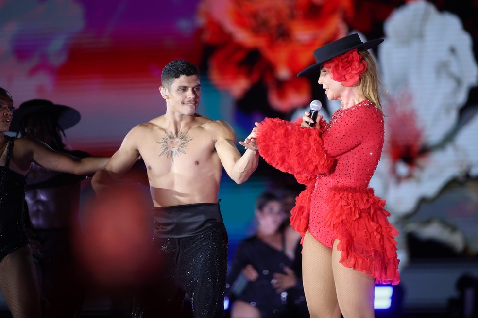 Mais Ivete estilosa no palco — Foto: Daniel Pinheiro/BrazilNews