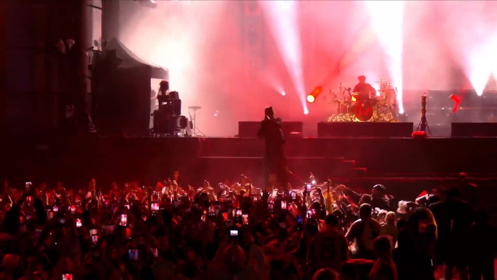 Imagem ilustrativa sobre Twenty One Pilots sobe em plataforma sobre o público e leva fãs ao delírio no Rock in Rio