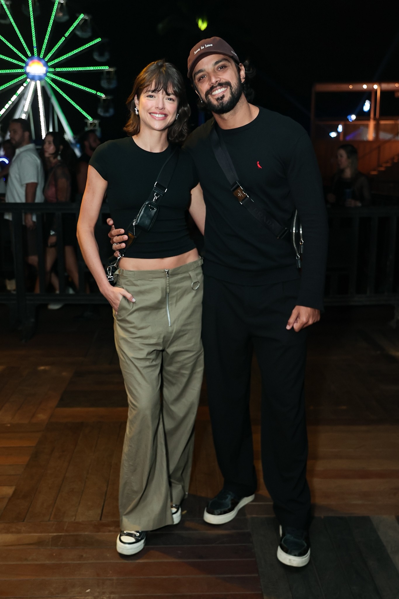 Agatha Moreira e Rodrigo Simas vão ao show de Péricles, no Rio