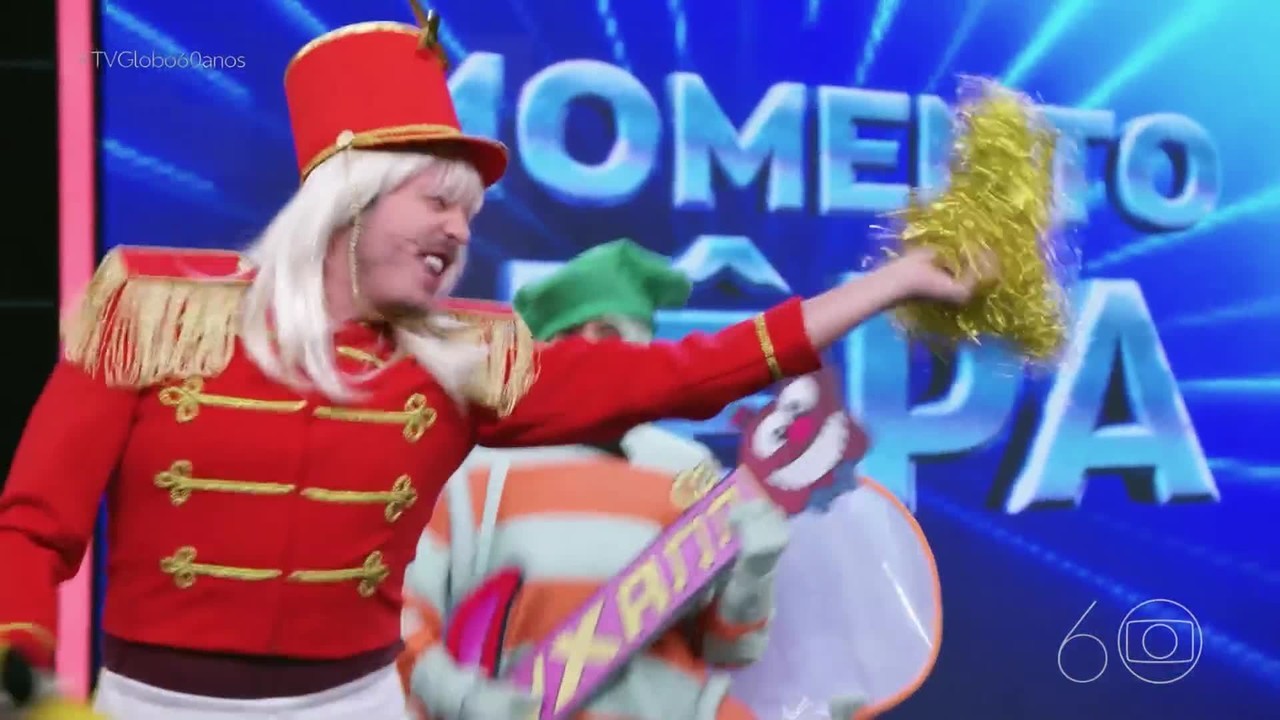 Fabio Porchat e a namorada, Priscila Castello Branco, se fantasiam de paquita e dengue no Vídeo Game