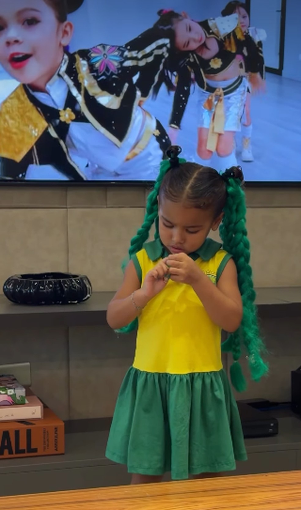 Bruna Biancardi encanta ao mostrar Mavie dançando K-pop — Foto: Reprodução do Instagram