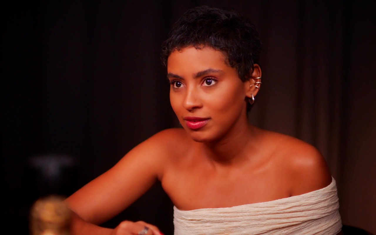 Coração Acelerado: Eduarda recebe convite para fazer show solo