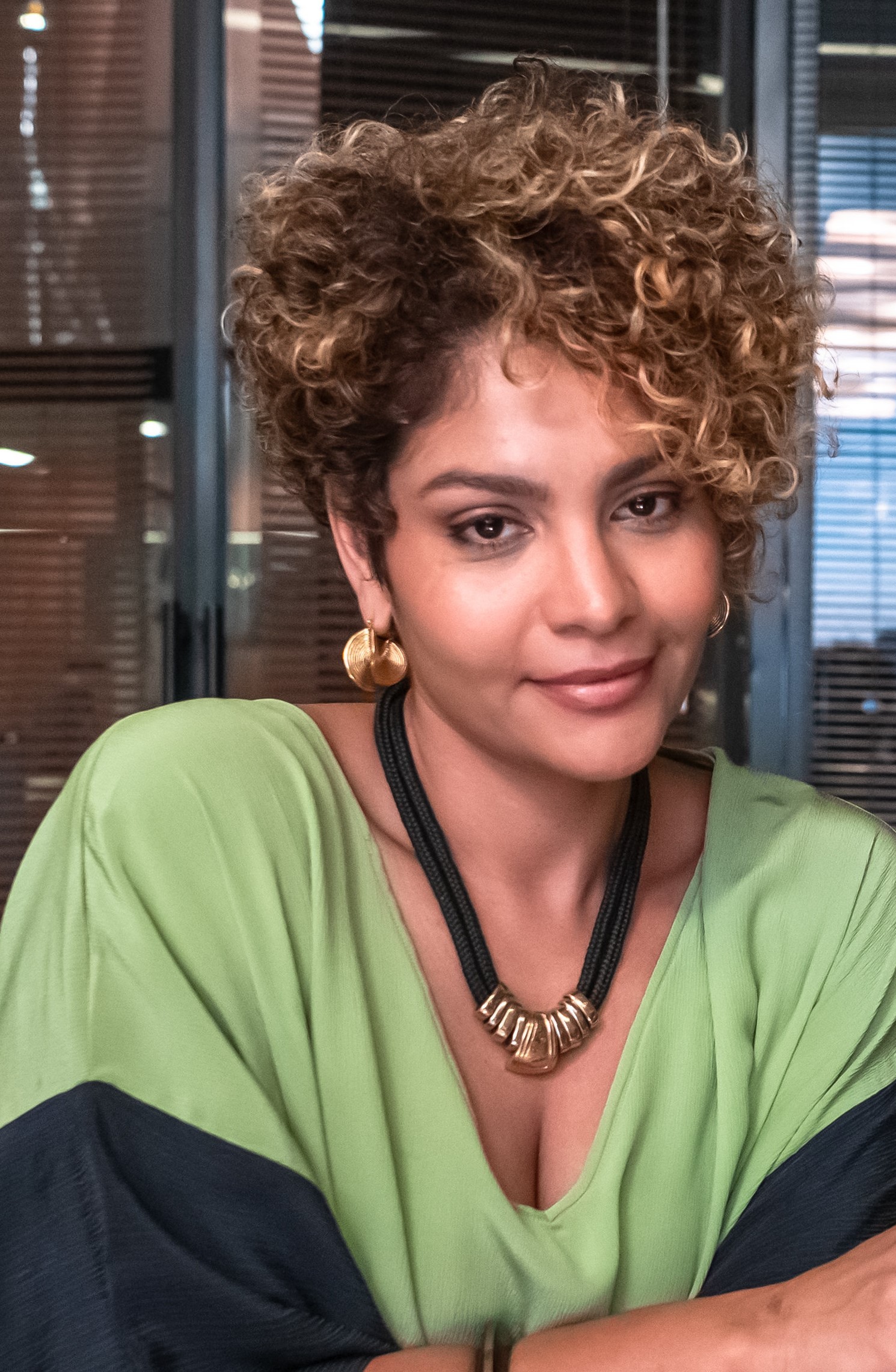 Barbara Reis estreia em Três Graças como a misteriosa Lena: 'Cheia de contradições'