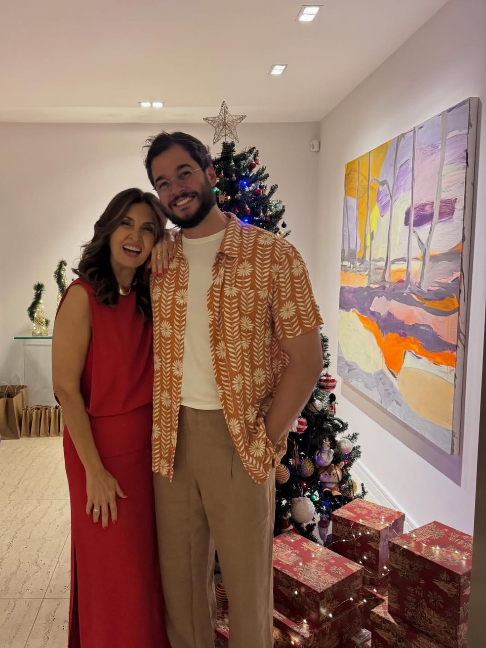 Fátima Bernardes abre álbum de Natal ao lado dos filhos e o namorado, Túlio Gadêlha — Foto: Reprodução/Redes Sociais