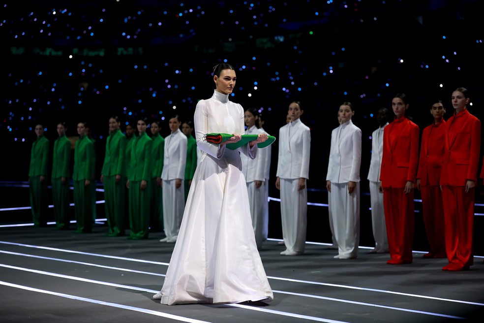 Giorgio Armani é homenageado em cerimônia de abertura da Olimpíada