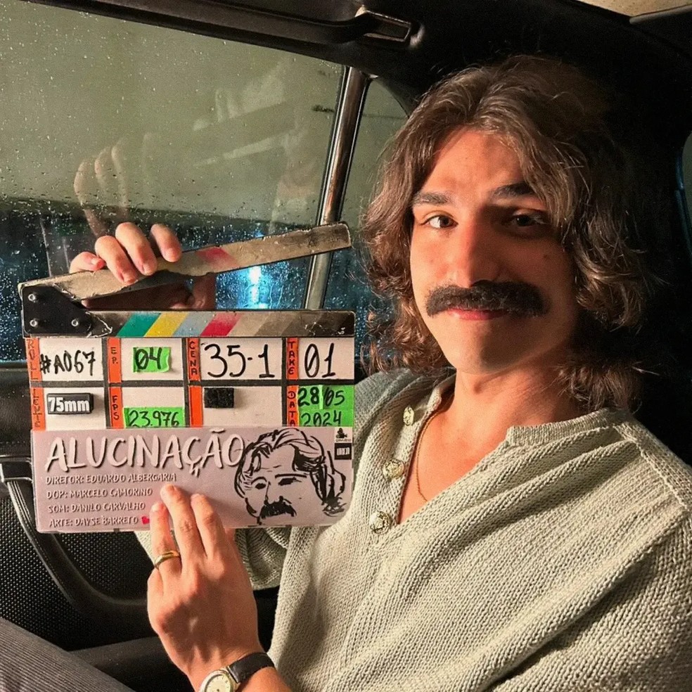 Caian Zattar caracterizado como Belchior — Foto: Divulgação