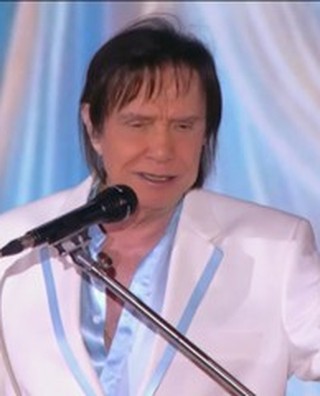 Roberto Carlos abre especial cantando 'Emo&ccedil;&otilde;es'