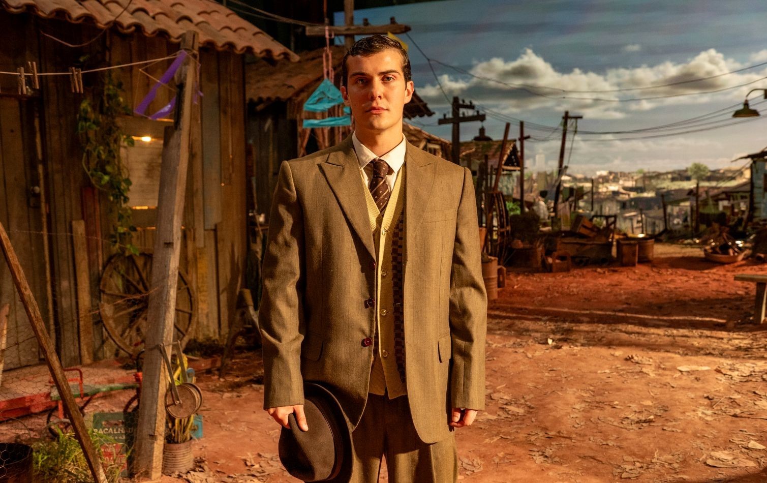 Caio Manhente vive jornalista que divulgou Carolina Maria de Jesus em filme: 'Não conhecia a história com a profundidade que merece'