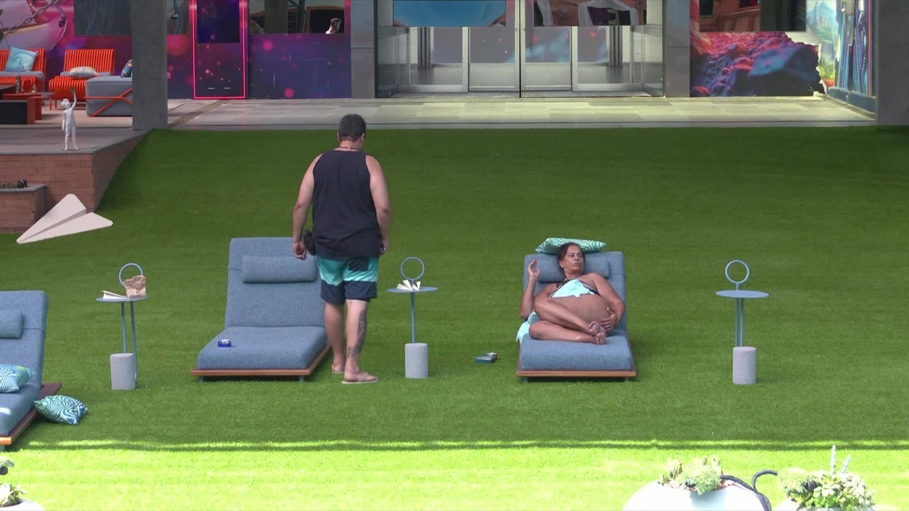 Solange Couto se irrita com Samira por causa de comida: 'Não põe minhoca na tua cabeça'