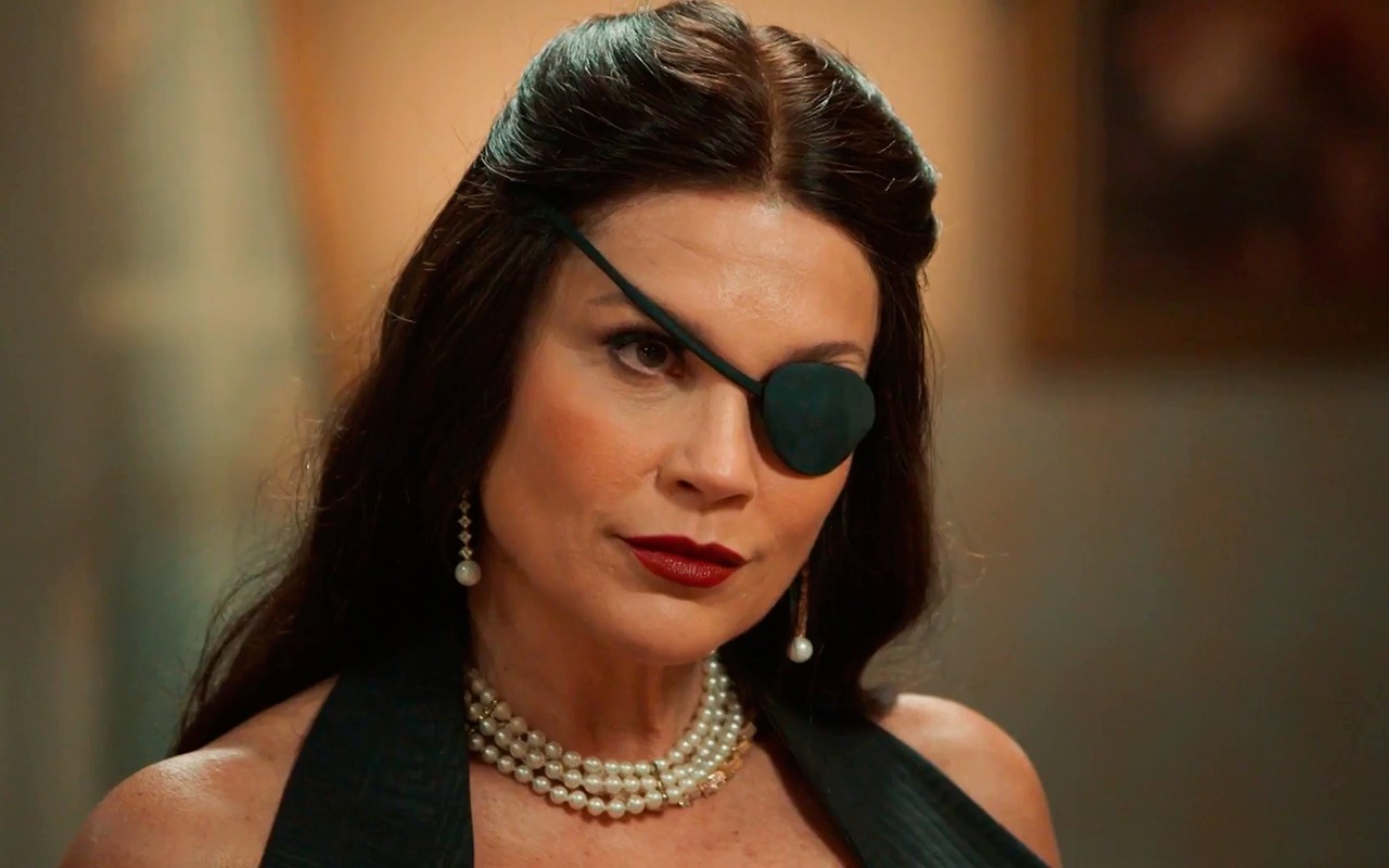 Em Êta Mundo Melhor!, Sandra tenta matar Ernesto sufocado: ‘Morra de uma vez por todas!’