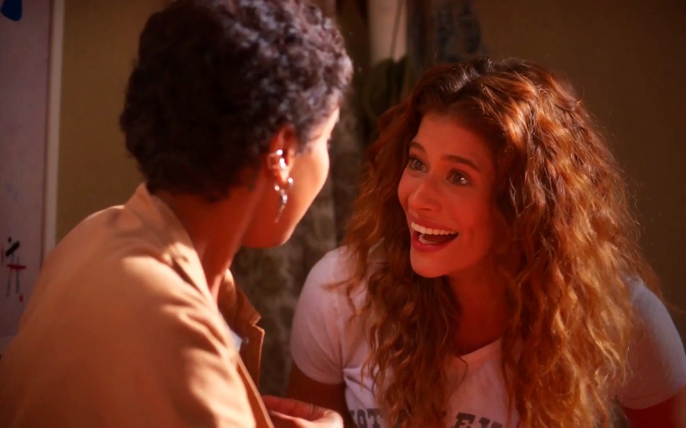 Agrado (Isadora Cruz) e Eduarda (Gabz) focam passadas com a proposta de Alana Matos - Coração Acelerado — Foto: Globo