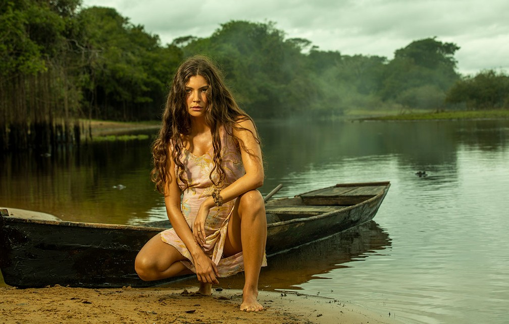 Alanis Guillen, a Juma de Pantanal, revela benção de Cristiana Oliveira