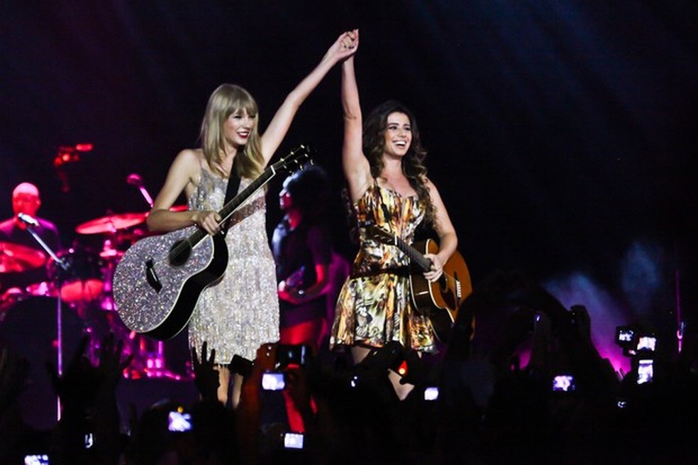 Taylor Swift e Paula Fernandes juntas em um show no Rio em 2012 — Foto: Manuela Scarpa/ Foto Rio News