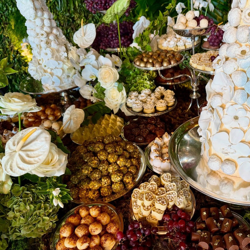 Detalhe da mesa de doces no casamento de Sabrina Sato e Nicolas Prattes — Foto: Reprodução/Instagram