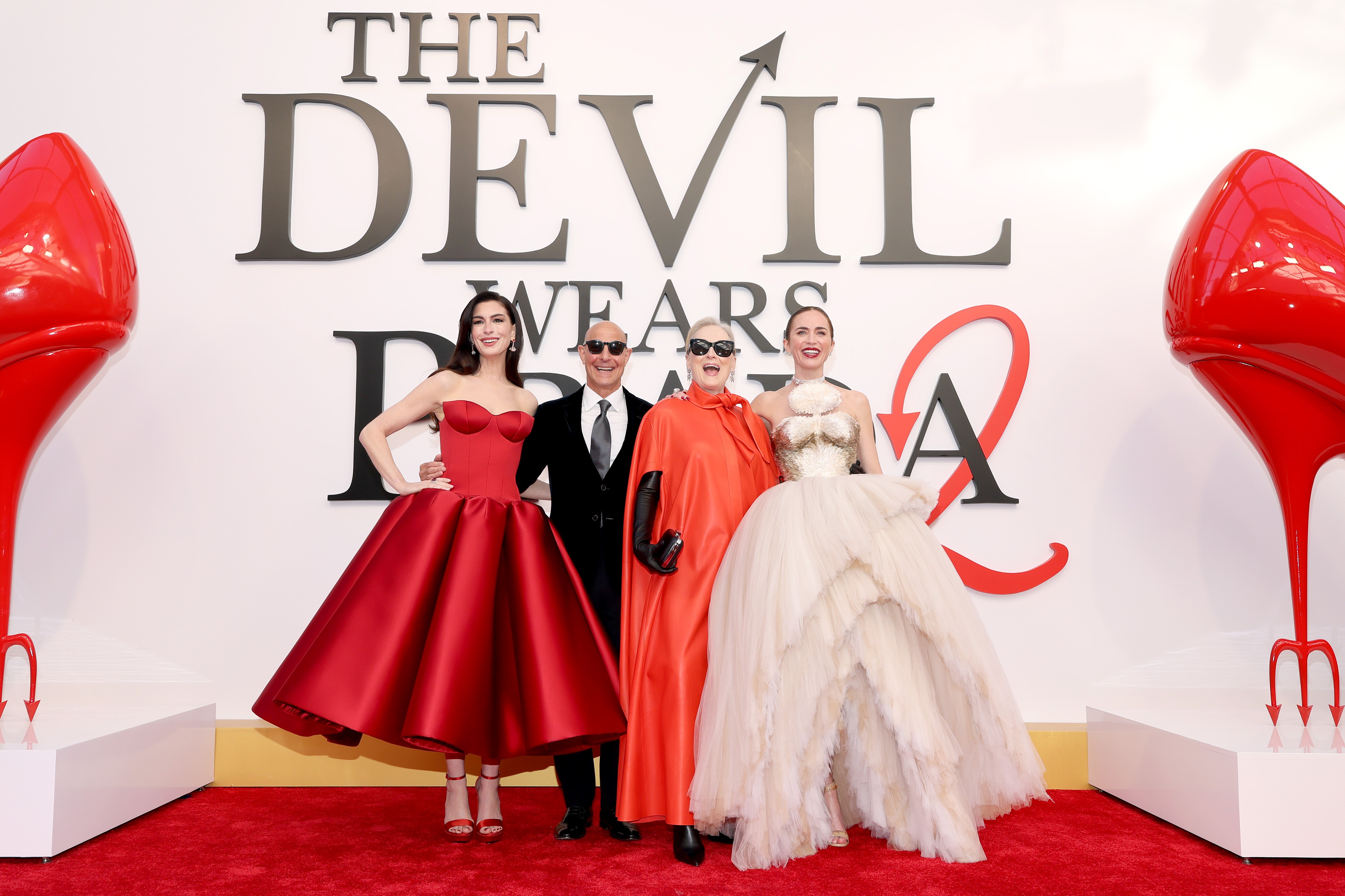 Anne Hathaway, Meryl Streep e mais famosos marcam presença na première de 'O Diabo Veste Prada 2'