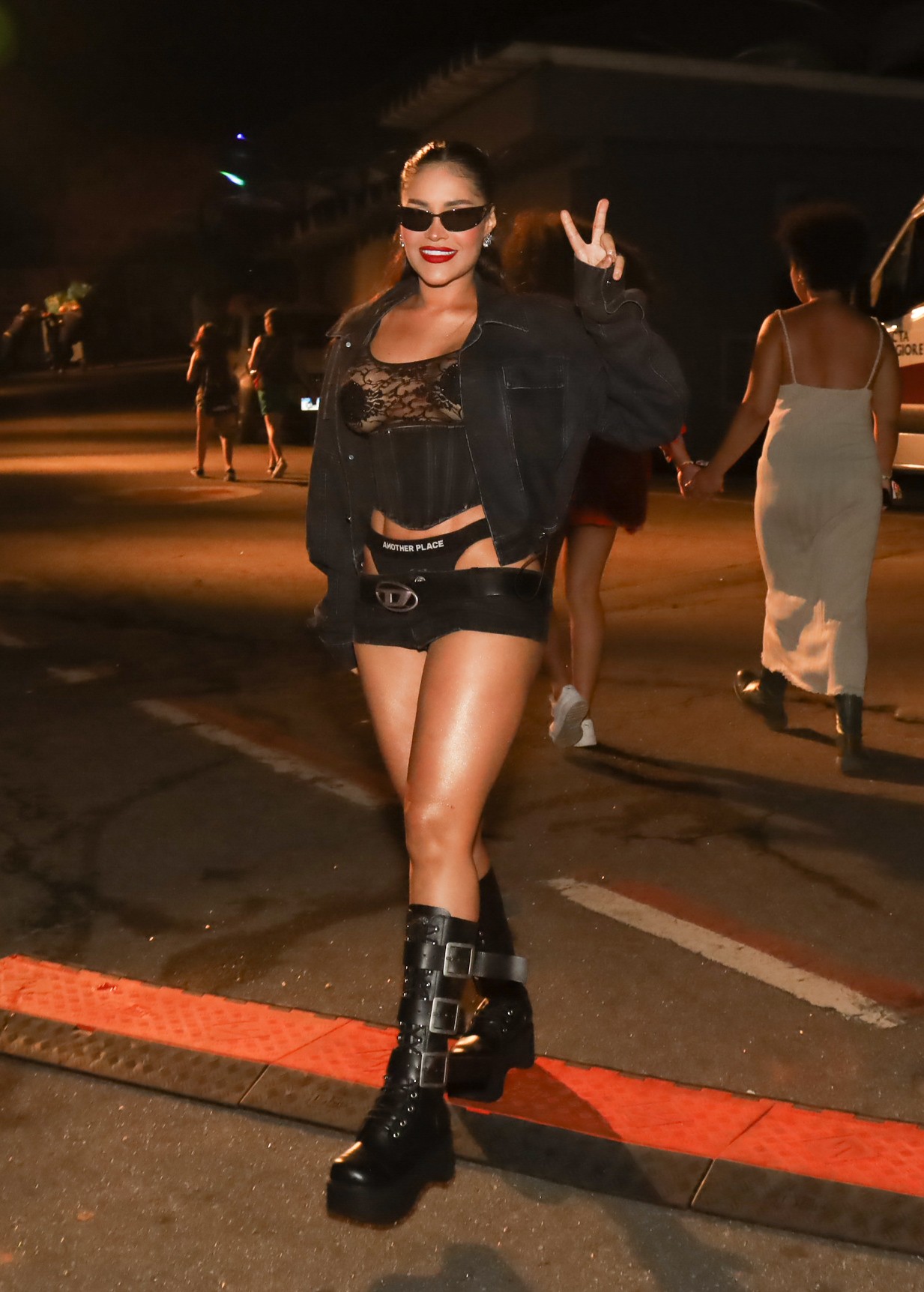 Lollapalooza: famosas ousam nos looks no primeiro dia de festival; veja ...