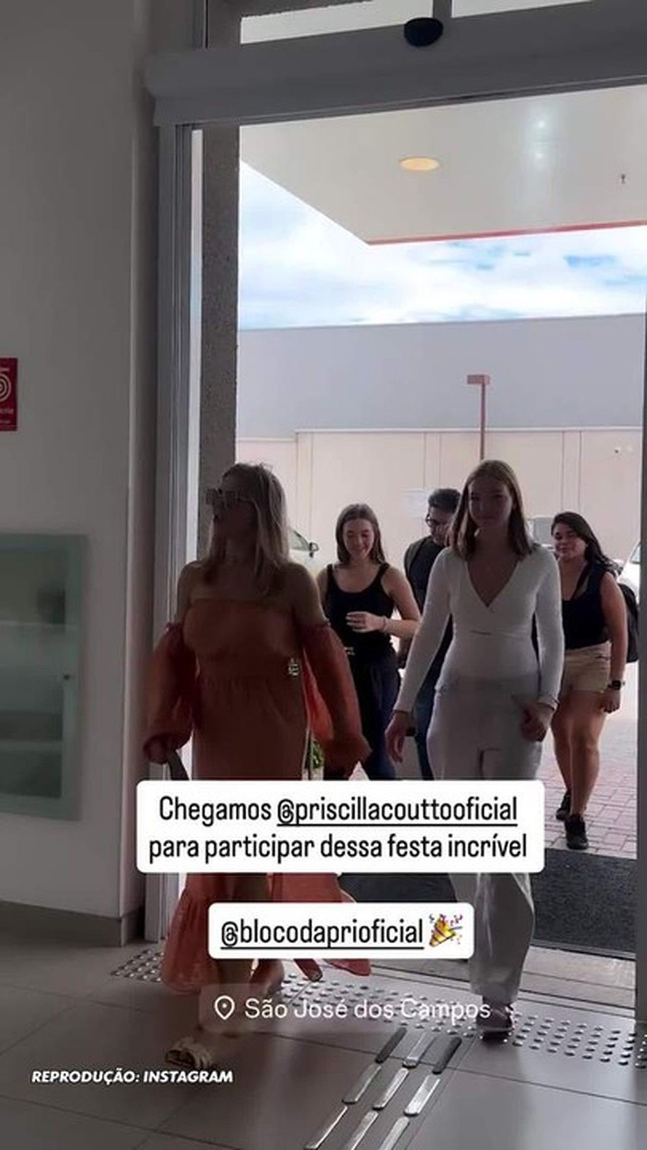 Sheila Mello leva filha de 13 anos ao Morumbi pela primeira vez e celebra momento especial