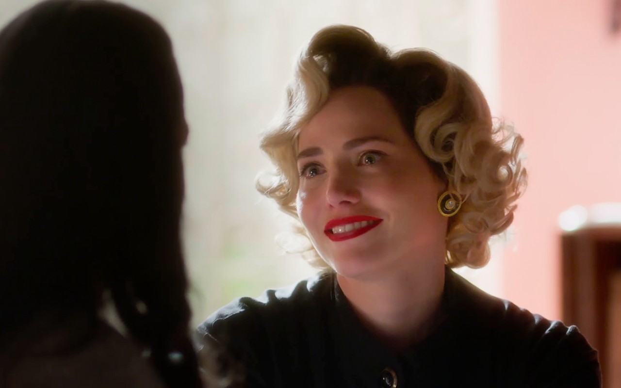 Garota do Momento Zélia se emociona ao revelar segredo do passado à Bia