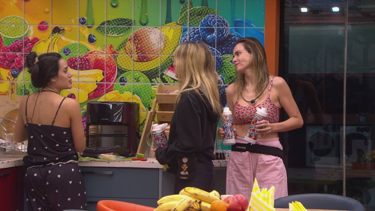 Jordana comenta truque de Samira para fugir do Contragolpe: 'Foi se enterrando no sofá'