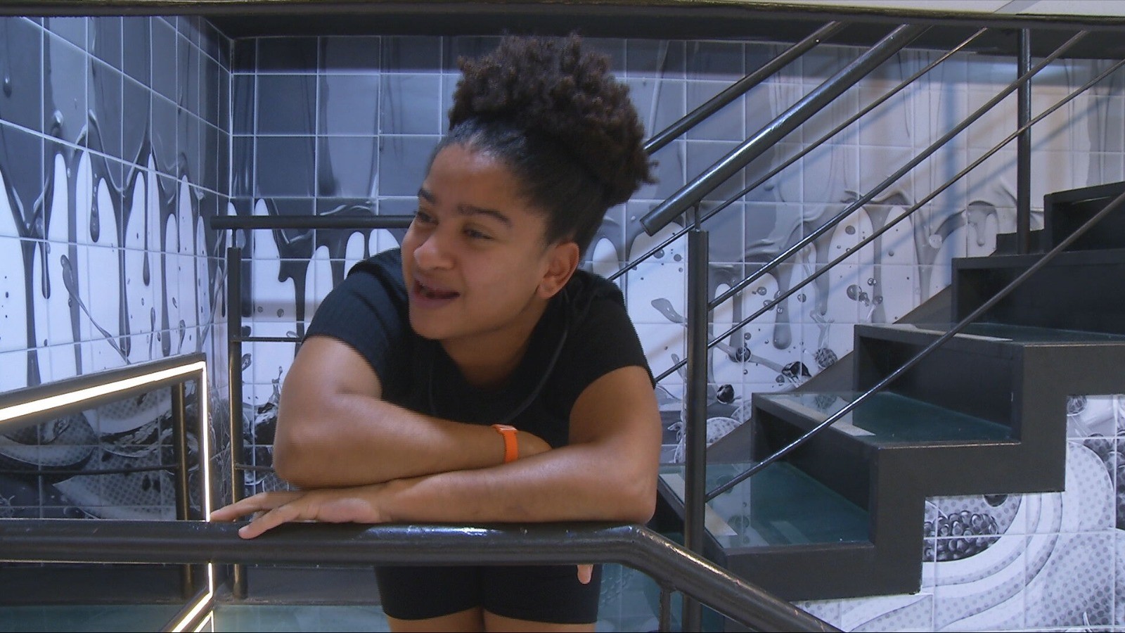 Jordana flagra Samira e Milena ouvindo conversa e sisters iniciam treta generalizada