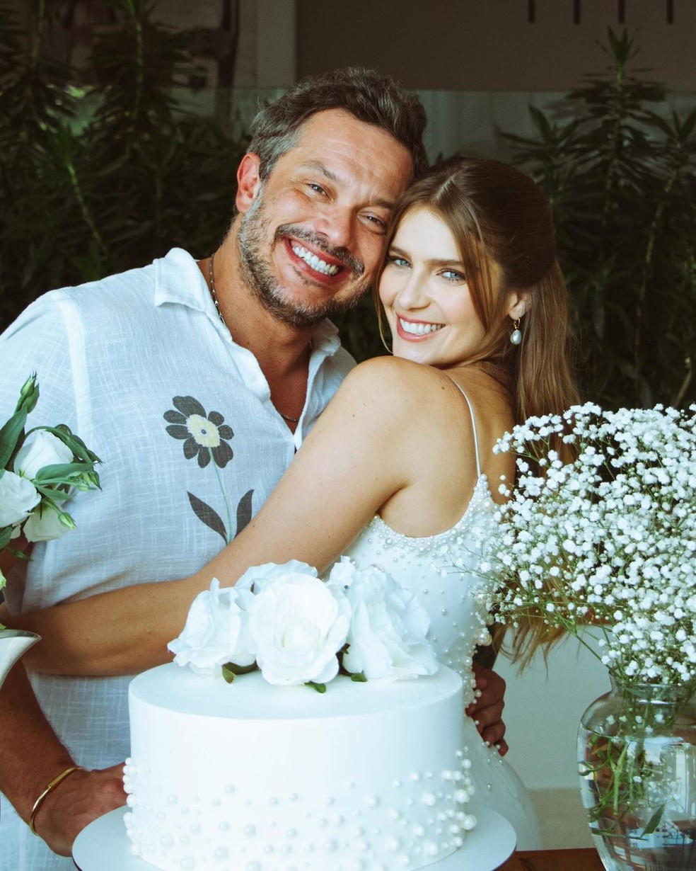 Isabella Santoni e Henrique Blecher se casaram no civil — Foto: Reprodução