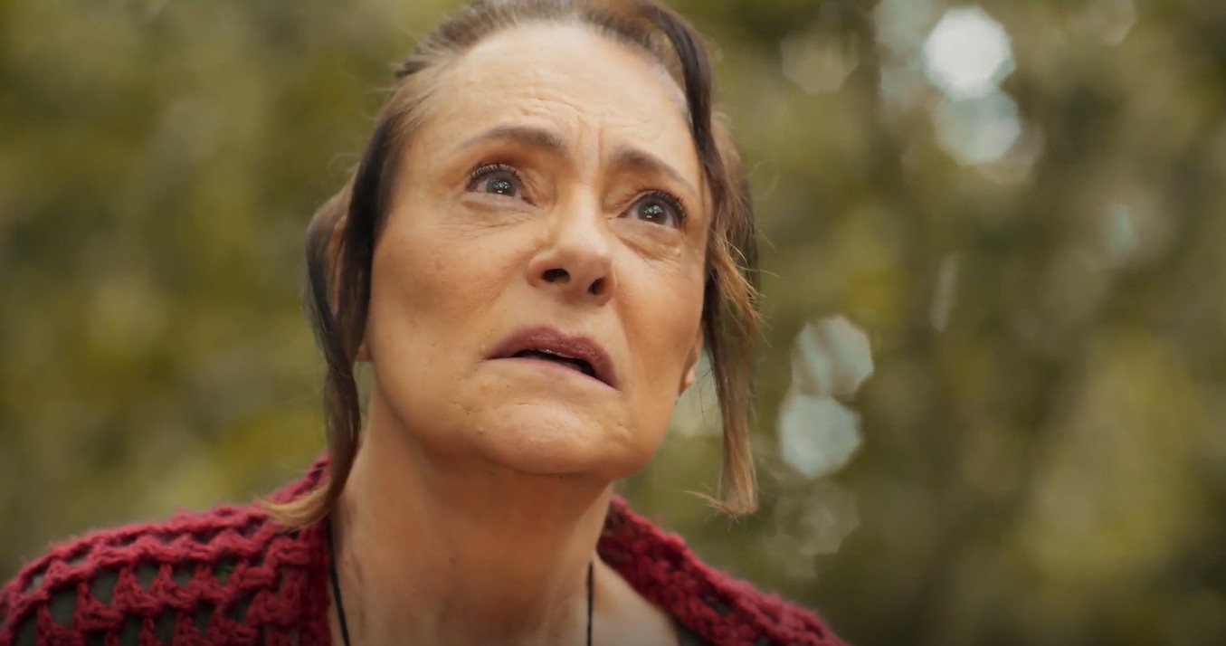 Em Êta Mundo Melhor!, Cunegundes encontra esmeralda e comemora: ‘Tô rica!’