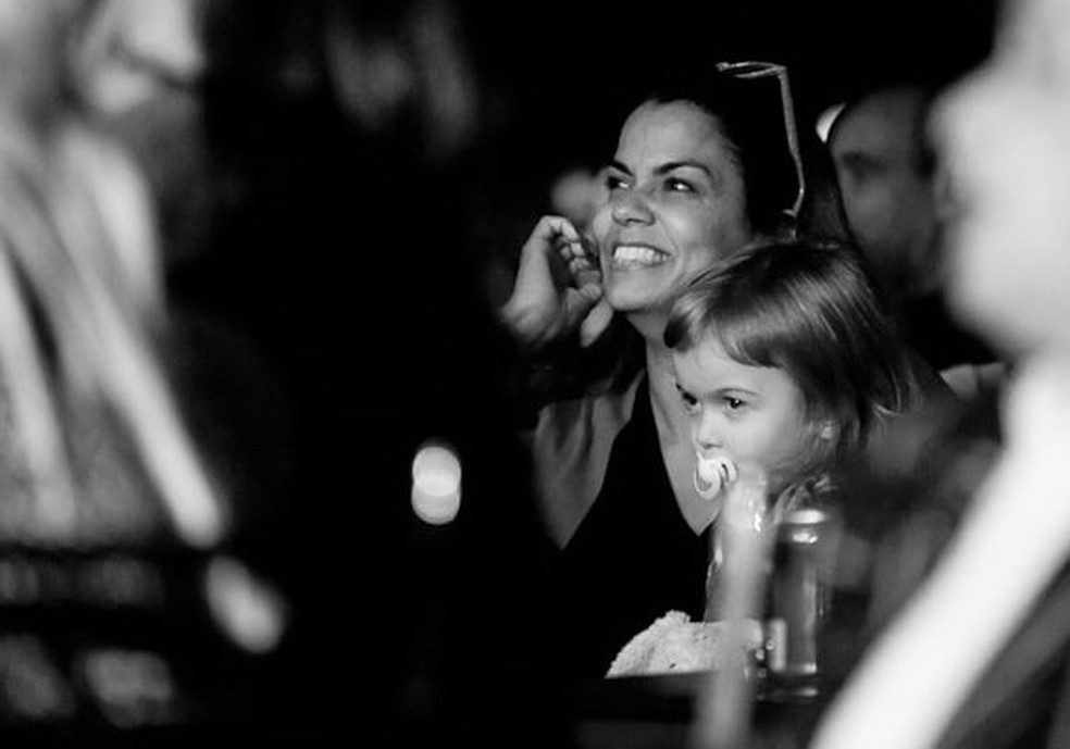 Luciana e Ava assistindo ao show de Roberto Carlos  Foto: Reproduo: Roberto Carlos