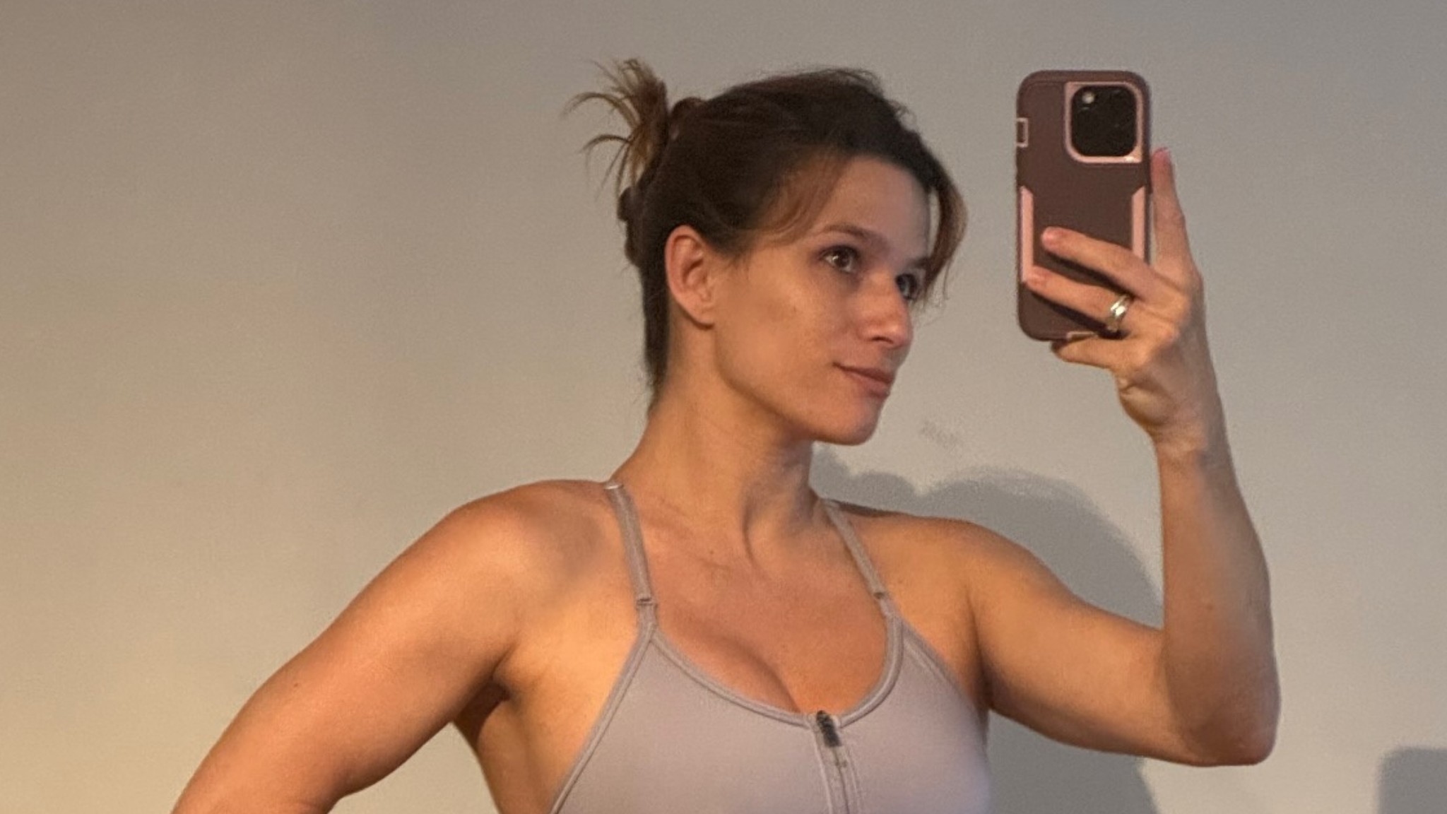 Jade Barbosa mostra o shape um mês e meio depois de dar à luz