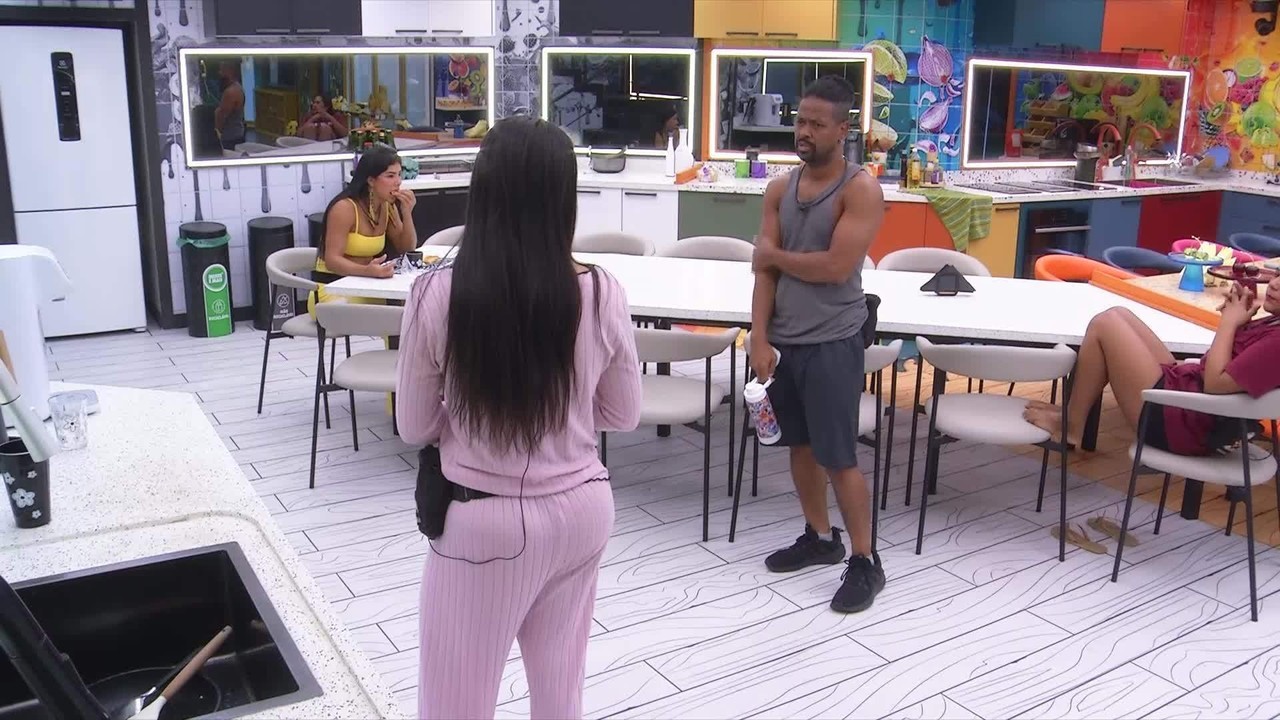 Após compras da Xepa, Jordana organiza divisão de comida entre os brothers: 'Se pegar, vai ser briga'