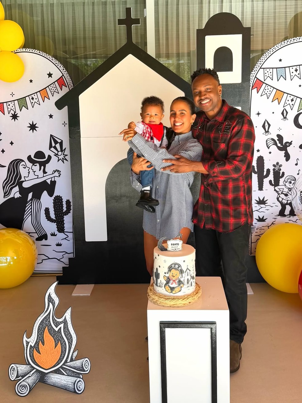 Thiaguinho e Carol Peixiniho celebram mesversário de Bento — Foto: Reprodução/Instagram
