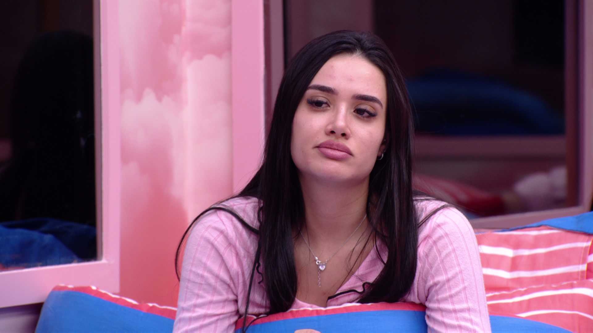 Jordana avalia comportamento de Milena no BBB 26: 'Está todo mundo irritado com ela'