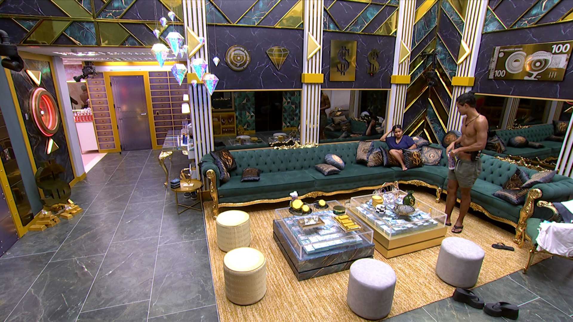 Breno questiona sobre emoji no Queridômetro, e Milena responde: 'Só te dou alvo'