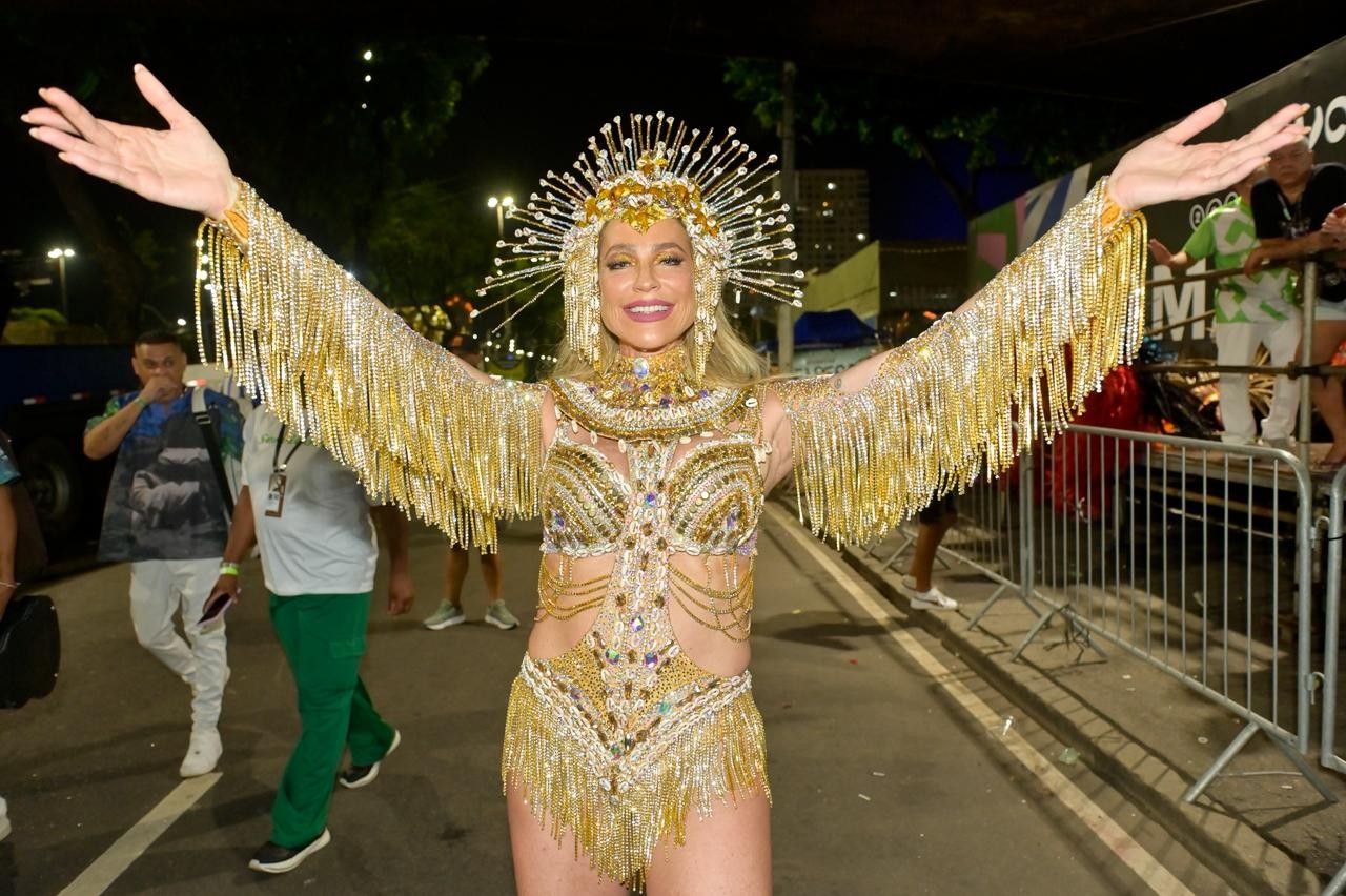 Luana Piovani volta à Sapucaí após 20 anos e dispara: 'Gostosa para c...'