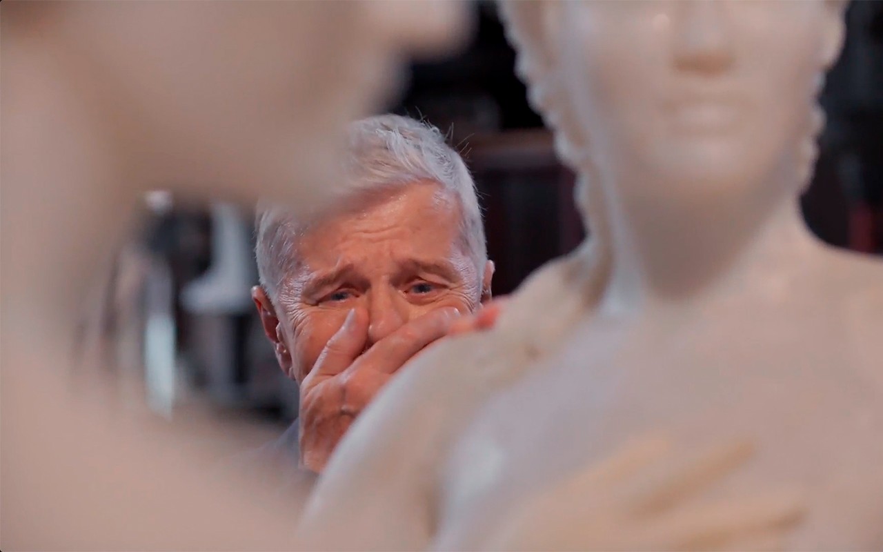 Três Graças: Kasper tem grande surpresa e encontra a estátua no ferro velho