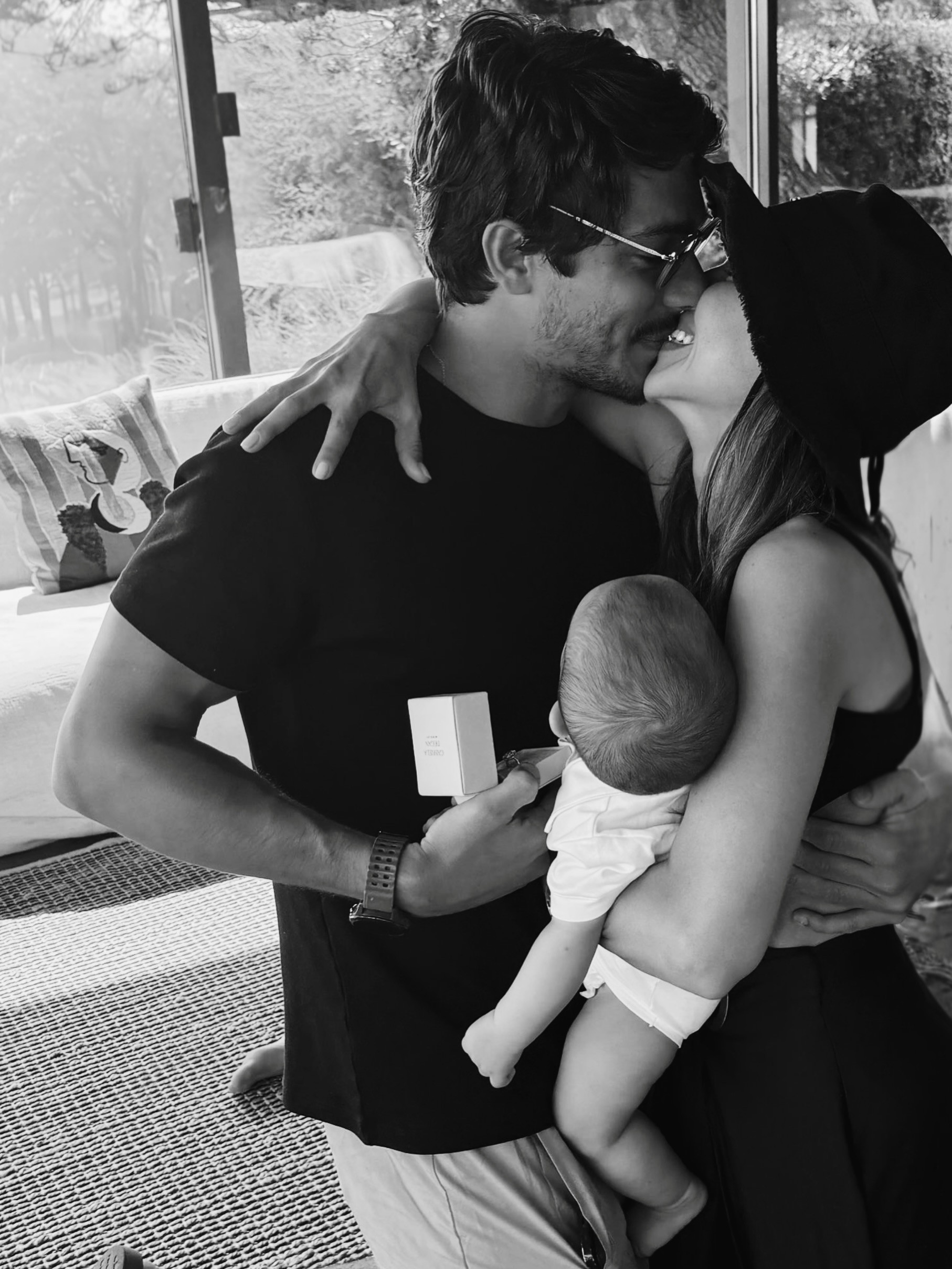 Mariana Rios anuncia noivado em momento romântico com Juca Diniz