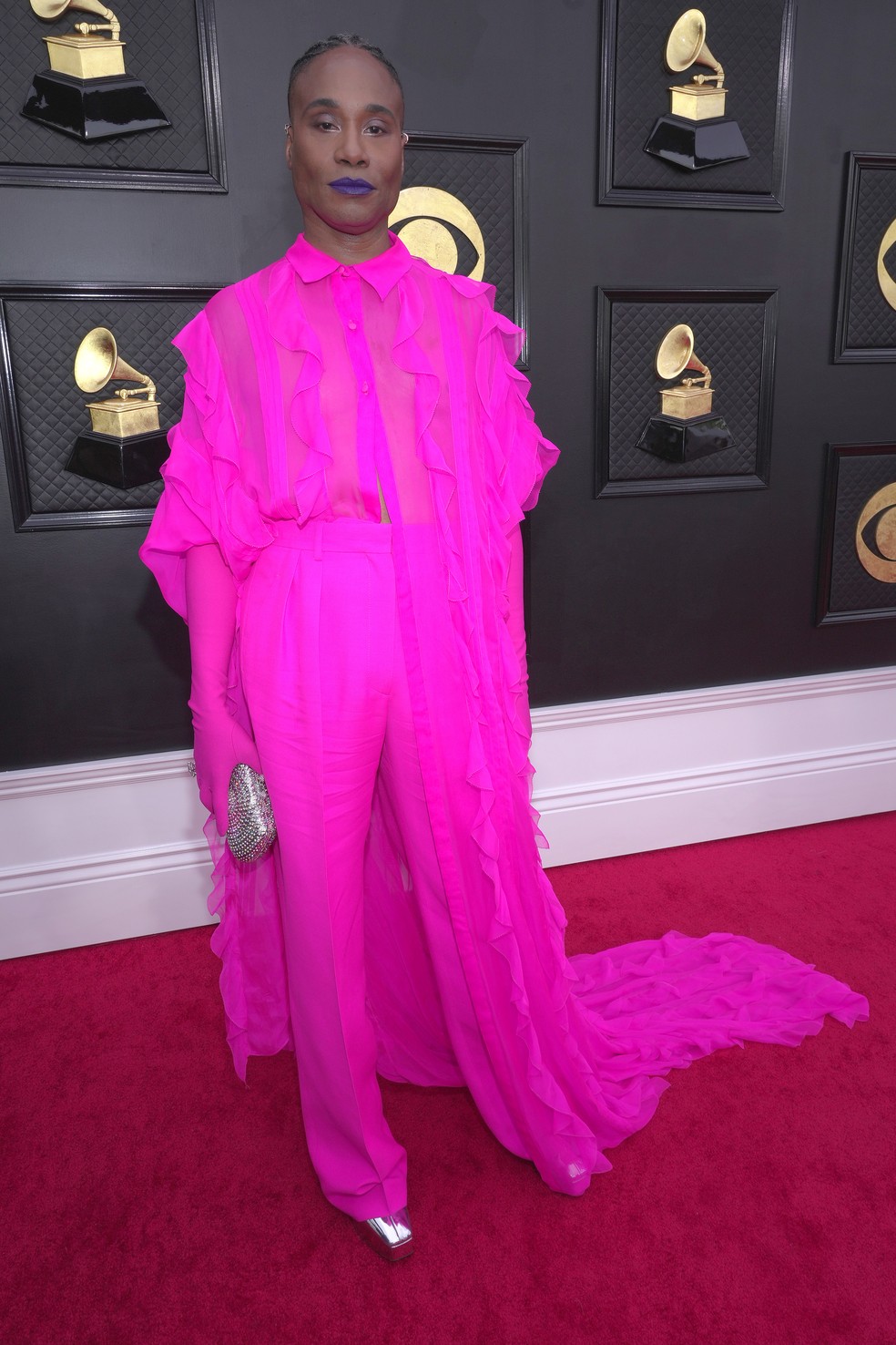 Grammy Awards 2022: rosa-choque foi tendência entre os famosos no
