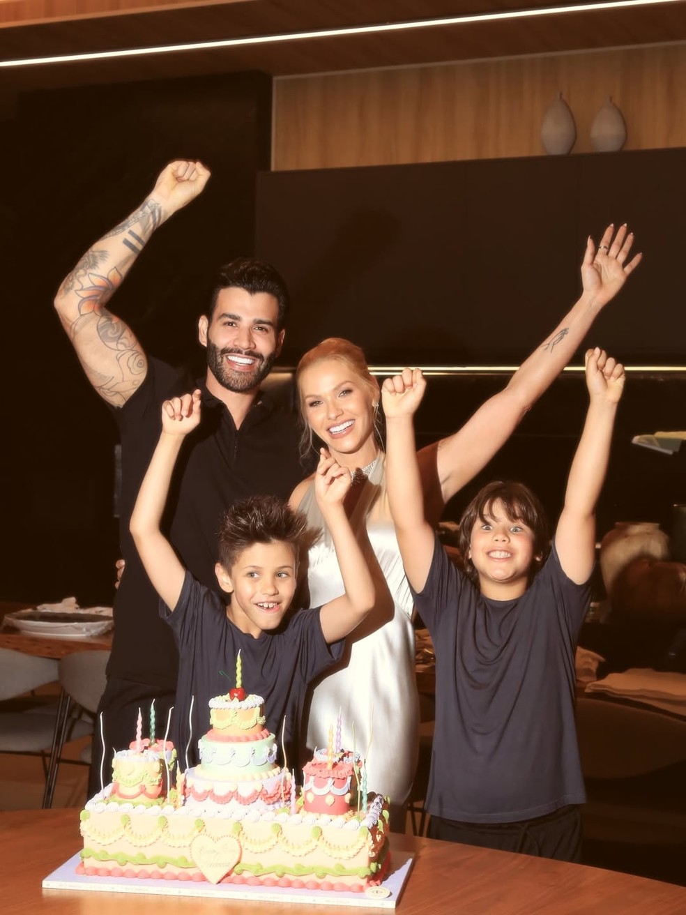 Andressa Suita comemora aniversário em família com festa repleta de flores — Foto: Reprodução/Instagram