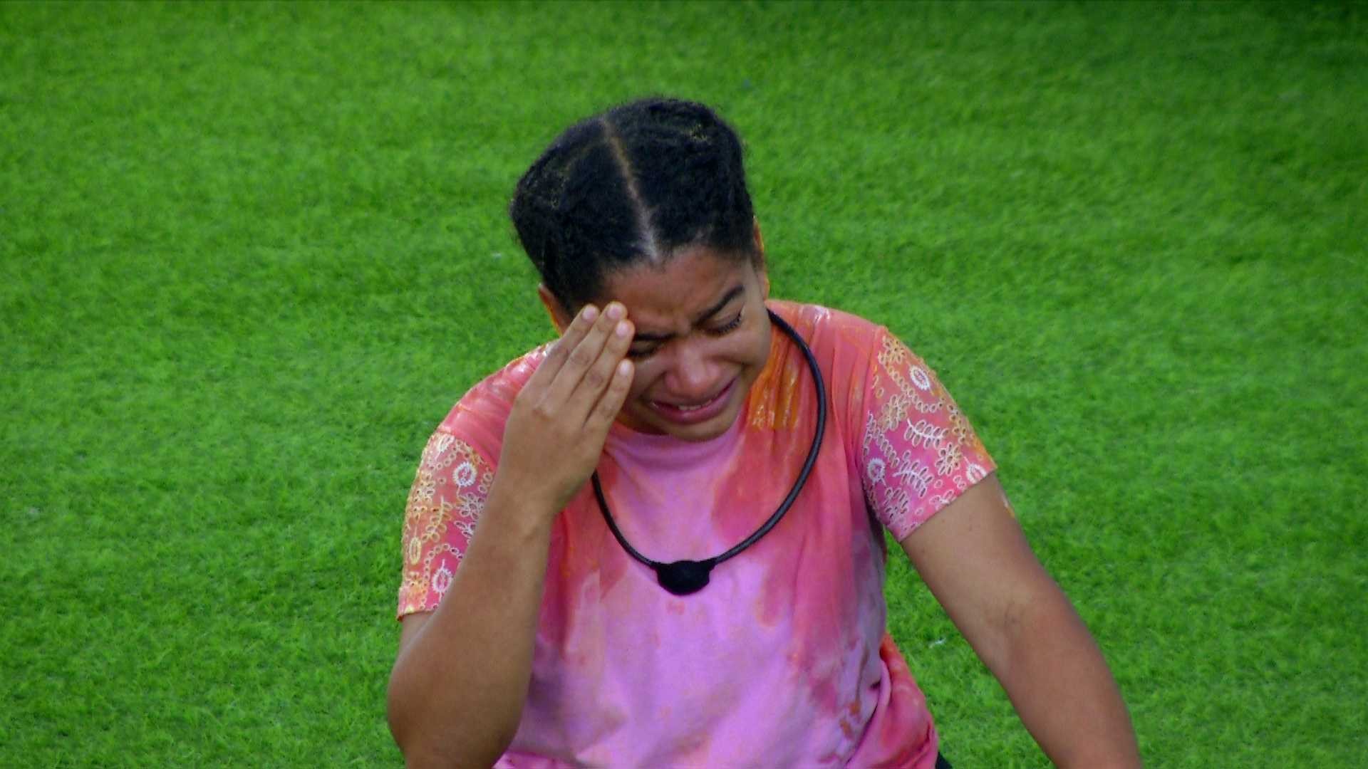 Milena chora após ser eliminada da Prova do Líder por Alberto Cowboy