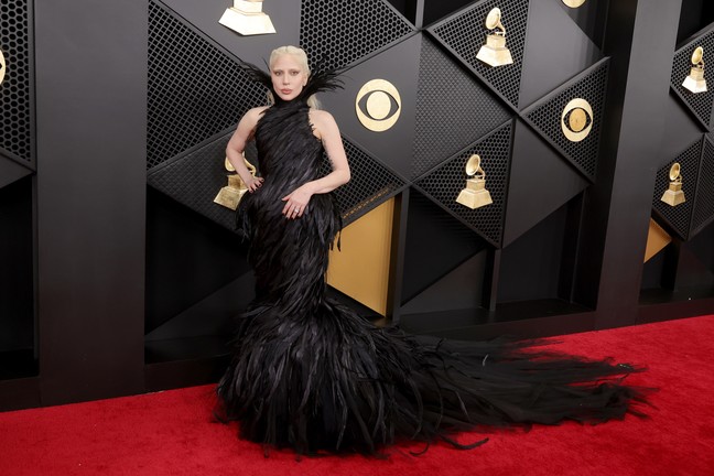 Grammy Awards 2026: veja os looks dos famosos no tapete vermelho
