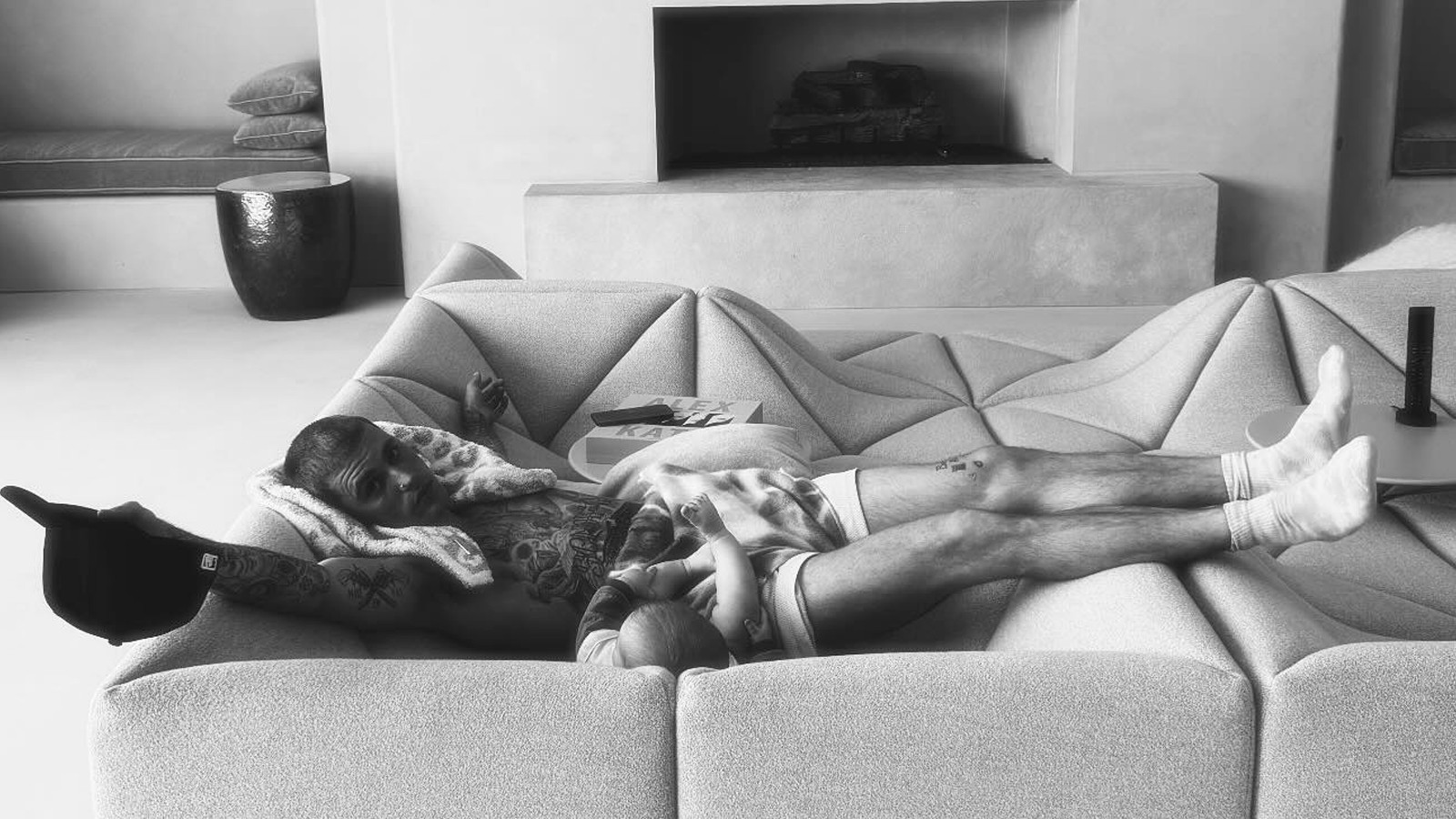 Justin Bieber mostra momento 'relax' com filho, Jack Blues