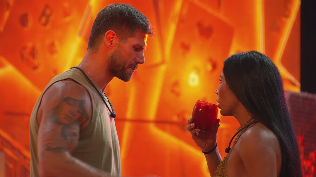 Após beijar Jonas Sulzbach, Marciele admite: 'Quero de novo'