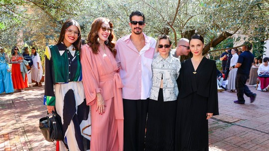 Famosos prestigiam desfile da grife Neriage em São Paulo