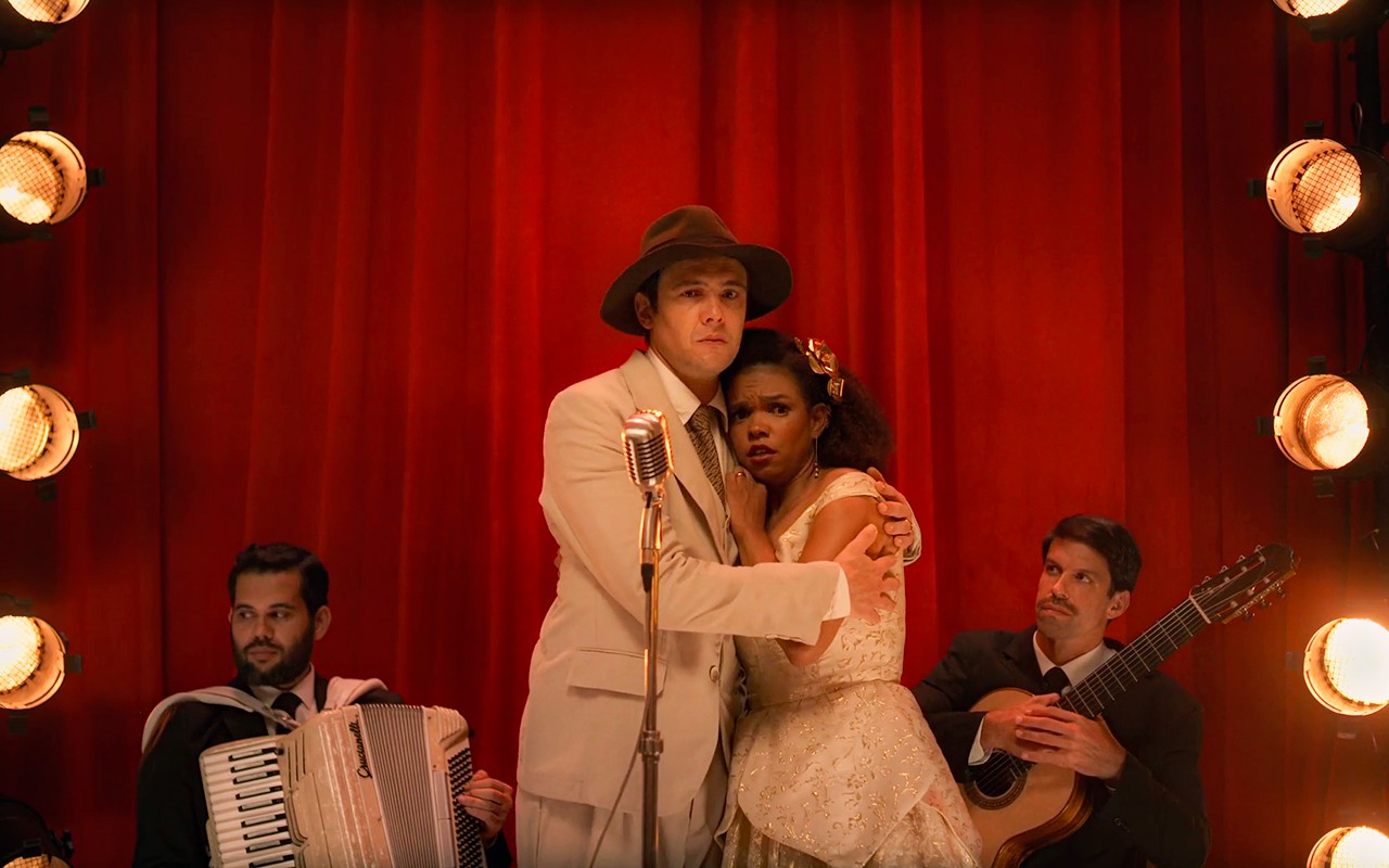 Imprevisto e vaias! Veja como será a apresentação de Dita no teatro em Êta Mundo Melhor!